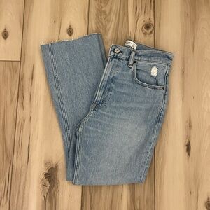A&F 70s Vintage Flare Ultra High Rise 
Size: 2R / 26